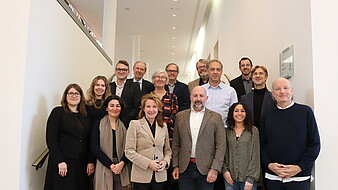 251110_Gruuppenbild_Ruanda_Netzwerktreffen_Staatskanzlei Gruppenbild mit Staatssekretärin Heike Raab vom dritten Ruanda-Netzwerktreffen der Universitäten und Hochschulen aus Rheinland-Pfalz in der Staatskanzlei (Bild: Staatskanzlei RLP)