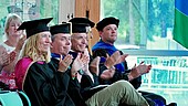 The attendees watch the ceremony with pride and joy: Here, among others, Kathrin Paul (Transatlantic Institute) as well as Prof. Dr. Richard Hawkins, Prof. Dr. Lane Lampert, Prof. Dr. Steve Lemay and Prof. Dr. Justin Davis (College of Business).