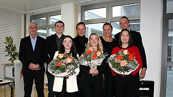 Gruppenbild mit Stifterfamilie und Preisträgerinnen