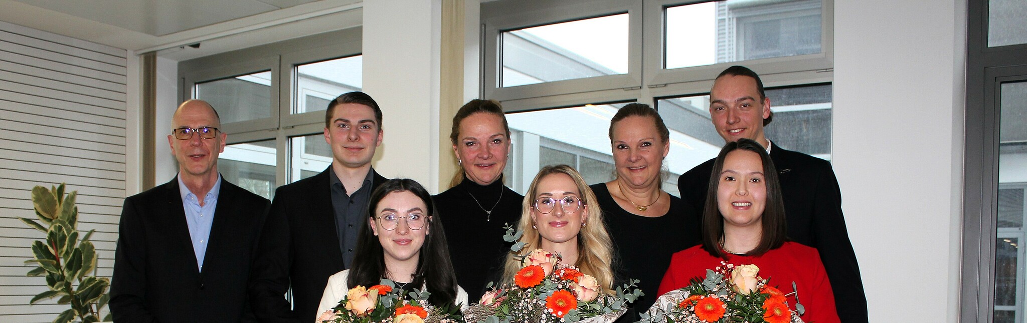 Gruppenbild mit Stifterfamilie und Preisträgerinnen