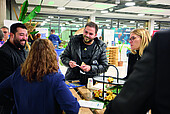 Well-attended information stands at START_1