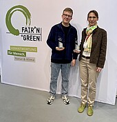 Ein Mann und eine Frau bei der ProWeinMesse