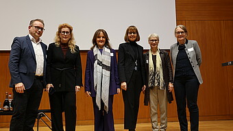 Gruppenbild mit Referent*innen und Organisatorinnen