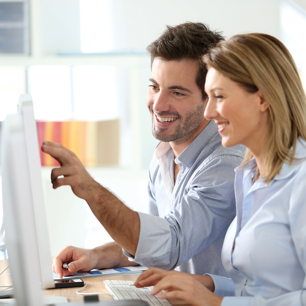 Students in front of a laptop