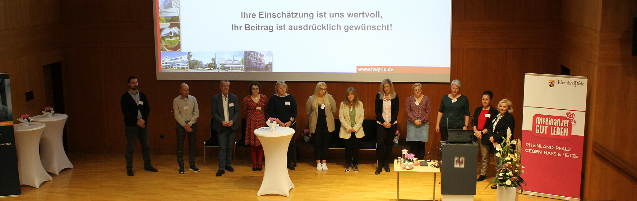 The pilot group of the Pro*Pflege course program reported on their experiences. (Image: HWG LU) Group picture Pro*Care pilot group