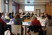 Die Teilnehmerinnen und Teilnehmer des Working Meetings des ETAP-Netzwerks im Konferenzraum der Hochschule