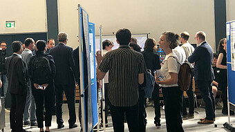 Networking and exchange between participants at the first HAW Research Day.