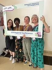 Prof. Nina Knape PhD, Theophila Programm Director Midwifery am Ruli Higher Institute of Health, Prof. Dr. Karen Fried und Prof. Michaela Michel-Schuldt PhD beim ICM Regionalkongress