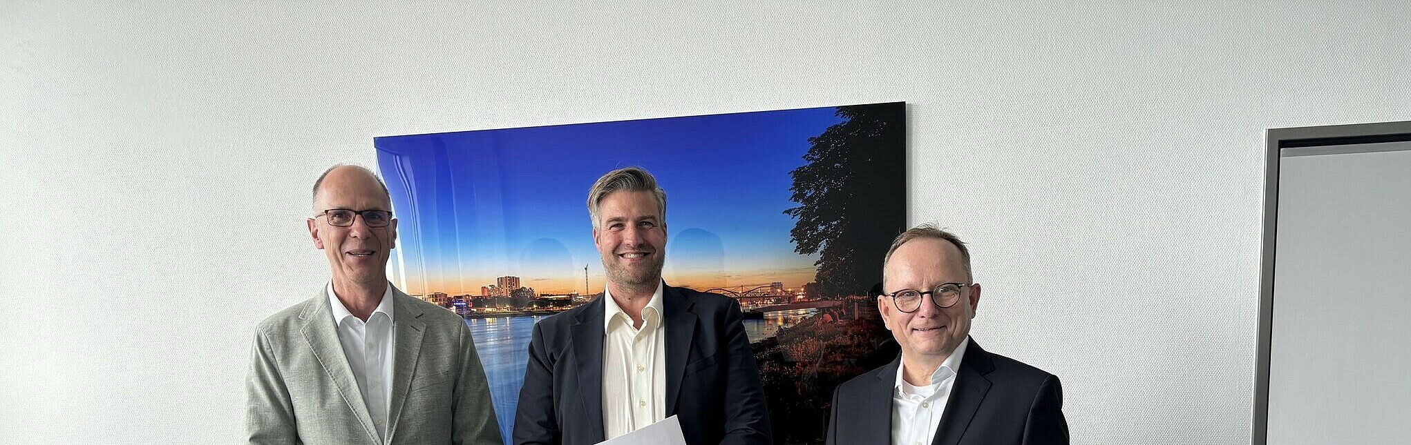 Gruppenbild mit Präsident, Dekan und Prof. Schmidt